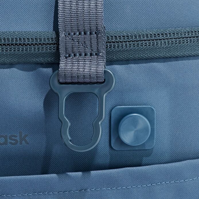 carryouttm-soft-cooler-30-l-o0 250815_hydro_cooler_details_14856_2_5.jpg