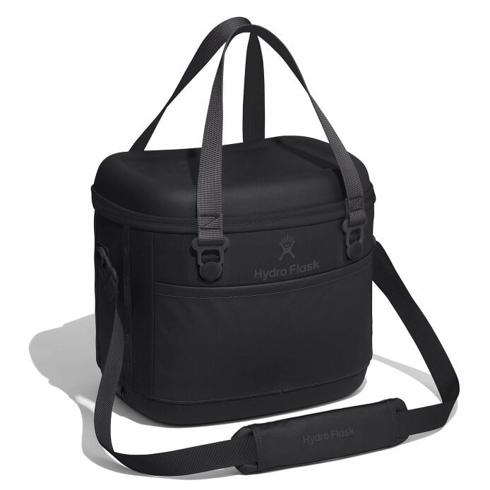 game-day-bundle-p7 12pco001-carryout-cooler-15l-black-angled_1_1.jpg