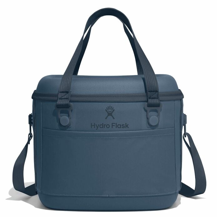 carryouttm-soft-cooler-15-l-w6 12pco384-carryout-cooler-15l-harbor-blue-straight_1.jpg