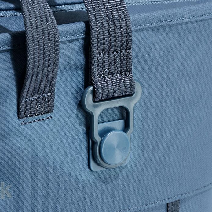 carryouttm-soft-cooler-tote-10-l-j4 250815_hydro_cooler_details_14838_6_3.jpg