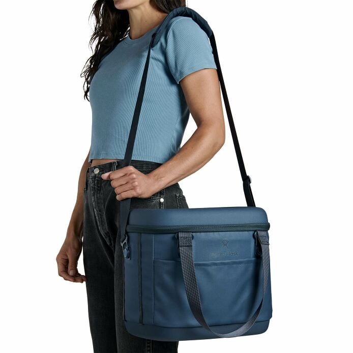 carryouttm-soft-cooler-15-l-w6 250815_hydro_s26_hb_14556_6.jpg