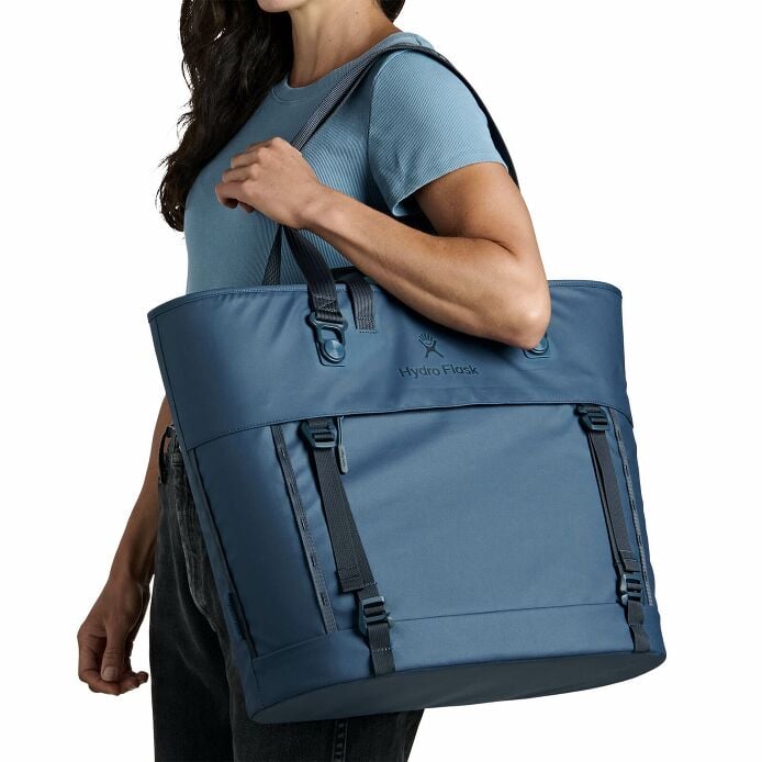 carryouttm-soft-cooler-tote-30-l-h4 250815_hydro_s26_hb_14614_2.jpg