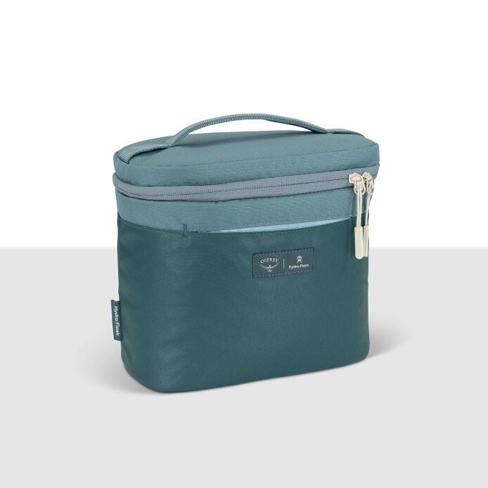 osprey-axis-x-hydro-flask-campus-essentials-bundle-v0 axisxhydroflask_s26_detail1_cascadeblue_10007249_1.jpg