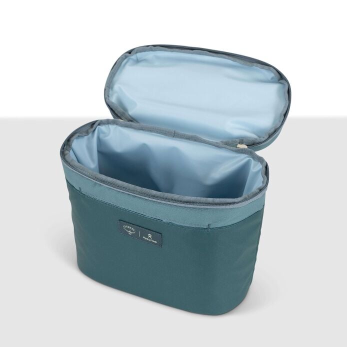 osprey-axis-x-hydro-flask-campus-essentials-bundle-v0 axisxhydroflask_s26_detail2_cascadeblue_10007249_1.jpg