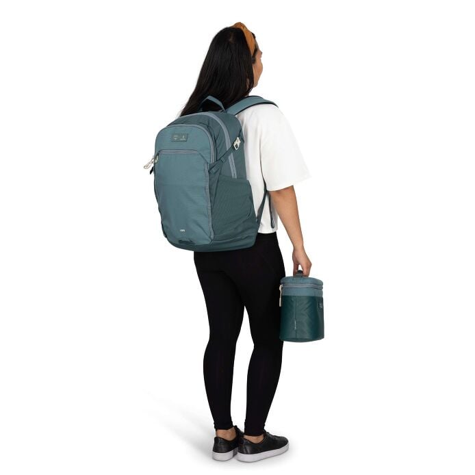 osprey-axis-x-hydro-flask-campus-essentials-bundle-v0 axisxhydroflask_s26_onbody2_cascadeblue_10007249_2.jpg