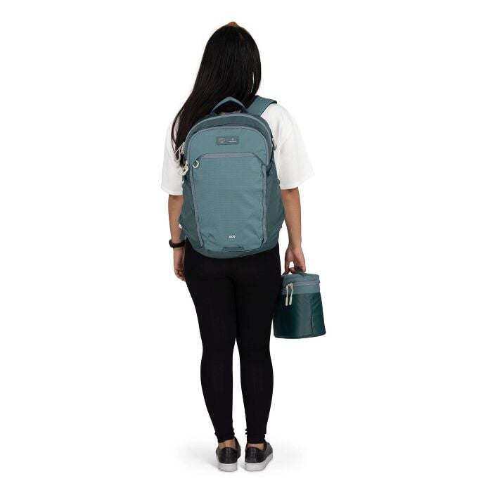 osprey-axis-x-hydro-flask-campus-essentials-bundle-v0 axisxhydroflask_s26_onbody3_cascadeblue_10007249_2.jpg