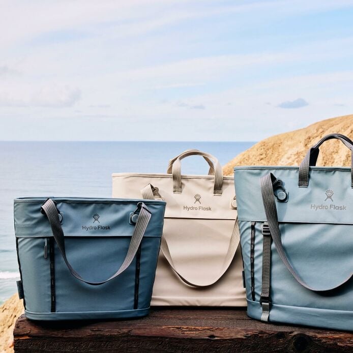 carryouttm-soft-cooler-tote-10-l-j4 hf_carryout_bouwer_d1_l1_torrey_pines_still_life_0055_4.jpg