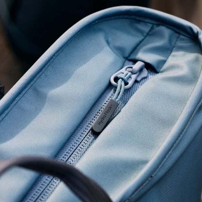 carryouttm-soft-cooler-tote-10-l-j4 hf_carryout_bouwer_d1_l1_torrey_pines_still_life_0112_4.jpg