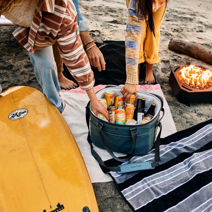 carryouttm-soft-cooler-30-l-o0 hf_carryout_bouwer_d1_l2_stone_steps_6289_2.jpg
