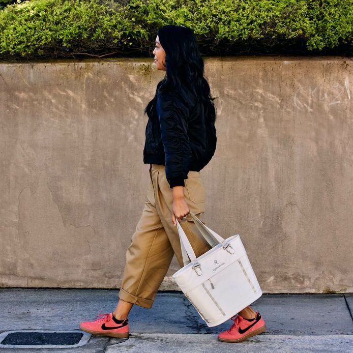 carryouttm-soft-cooler-tote-10-l-j4 hf_carryout_bouwer_d2_l1_stone_steps_0131_3.jpg