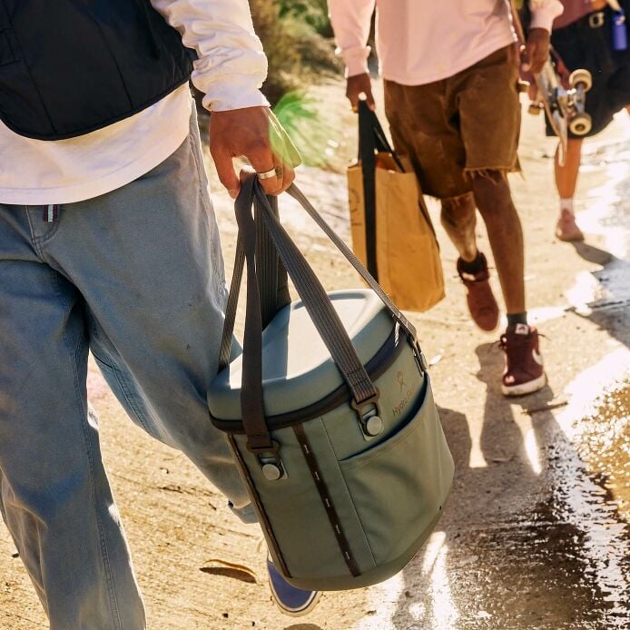 carryouttm-soft-cooler-10-l-s1 hf_carryout_bouwer_d2_l3_skate_ditch_3744_5.jpg