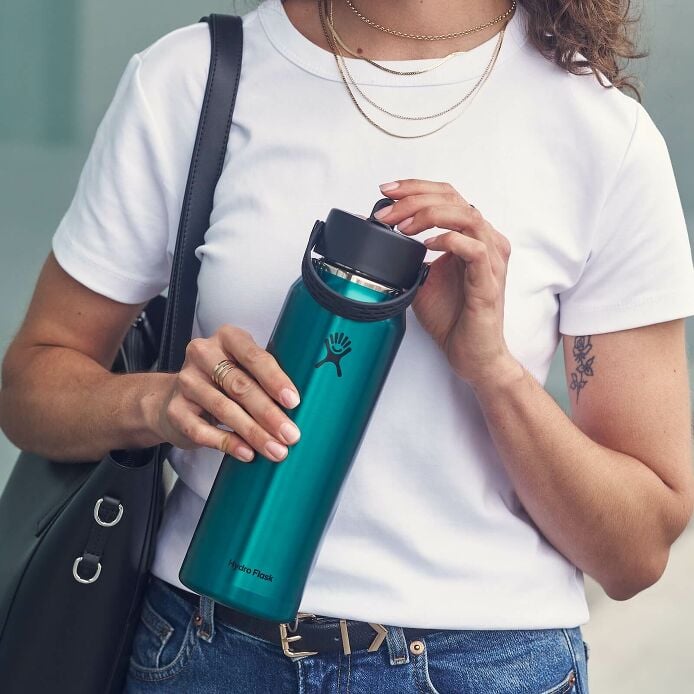 32-oz-lightweight-flex-straw-bottle-v6 hf_s26_lightweight_mcinnis_5167_2_3.jpg