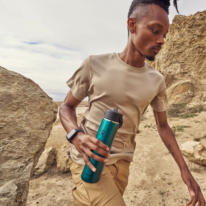 24-oz-lightweight-flex-straw-bottle-i2 hf_s26_lightweight_mcinnis_6828_4.jpg