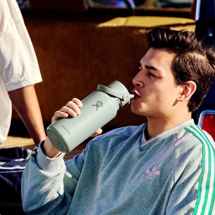 32-oz-wide-mouth-with-flex-straw-cap-x3 s25_tailgating_brouwer_exp-2028-06-01_04-6336_1__5.jpg